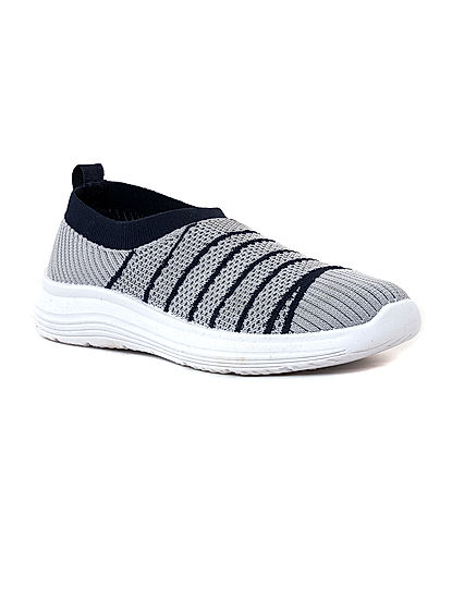 Check out the Latest Ladies Sports Shoes on Sale from Khadim