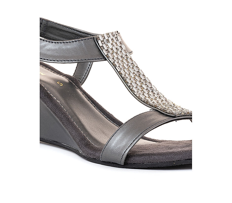 Khadim wedges sales